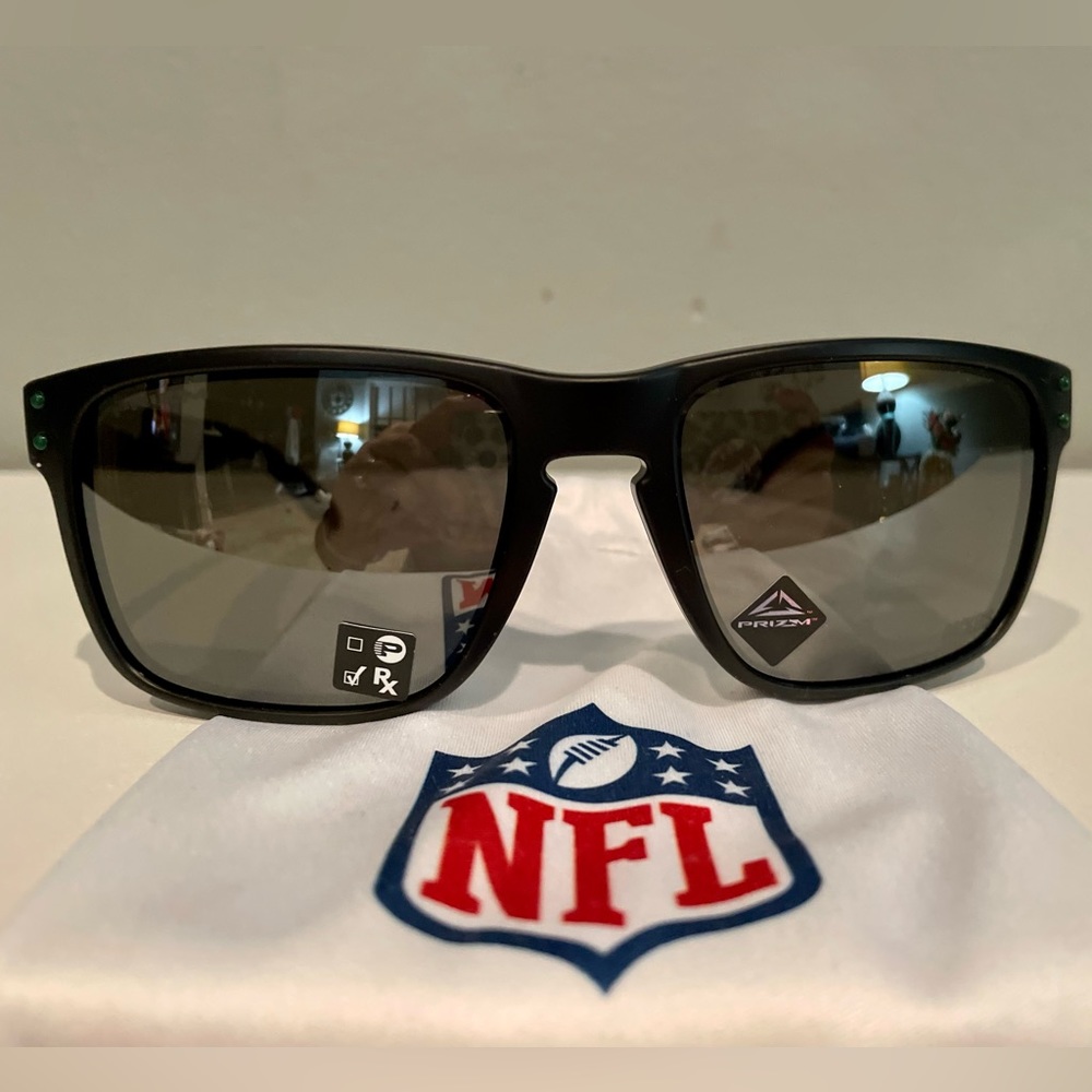 New Oakley GreenBay Packer Holbrook Sunglasses